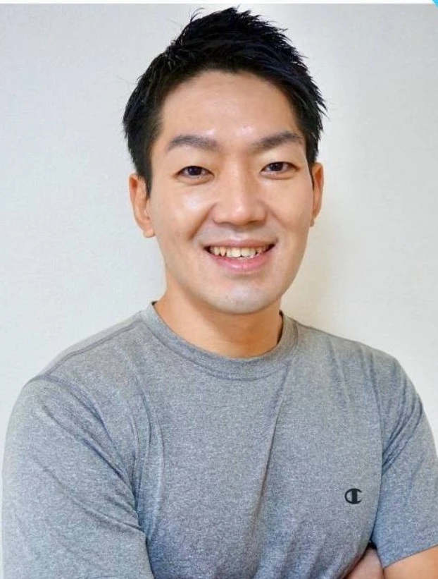 行徳エリアの完全個室パーソナルジム REVOISTを担当するトレーナー、日向正輝のプロフィール画像。