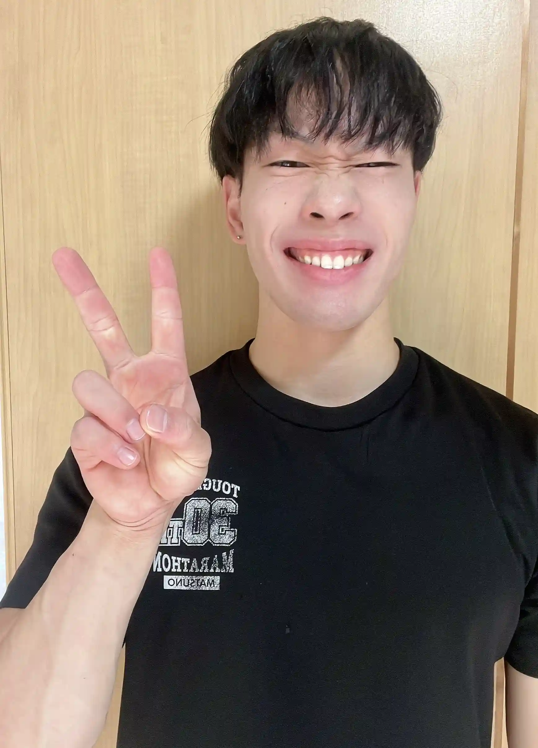 行徳エリアの完全個室パーソナルジム REVOISTを担当するトレーナー、上甲嵩のプロフィール画像。