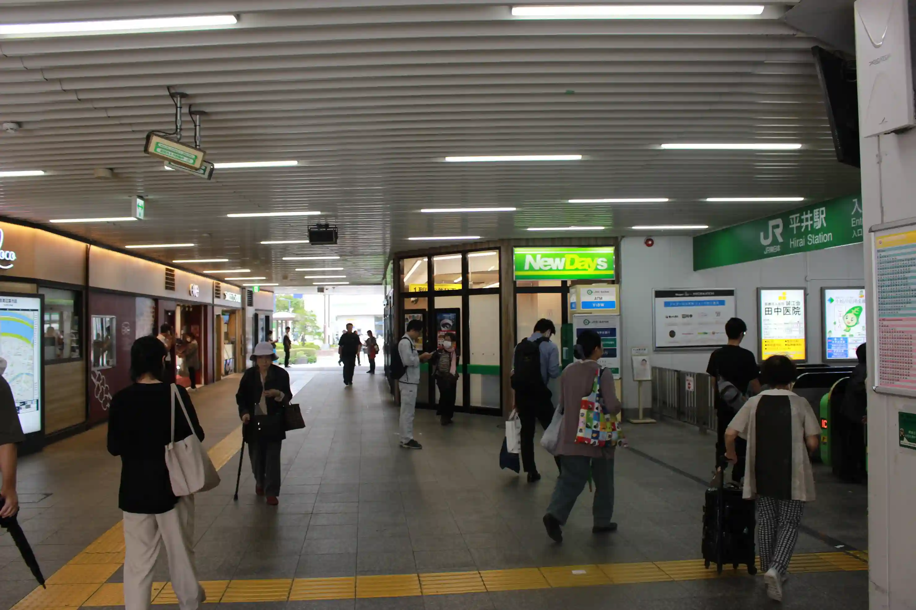 JR総武線「平井駅」の改札内風景。パーソナルジム REVOIST 平井ゆりのき橋通り店へは南口へ進みます。