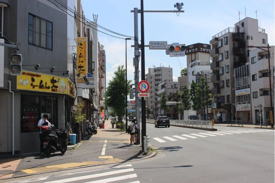 らーめん大の角を曲がった先の蔵前橋通り沿いの道。ここを真っすぐ歩きます。