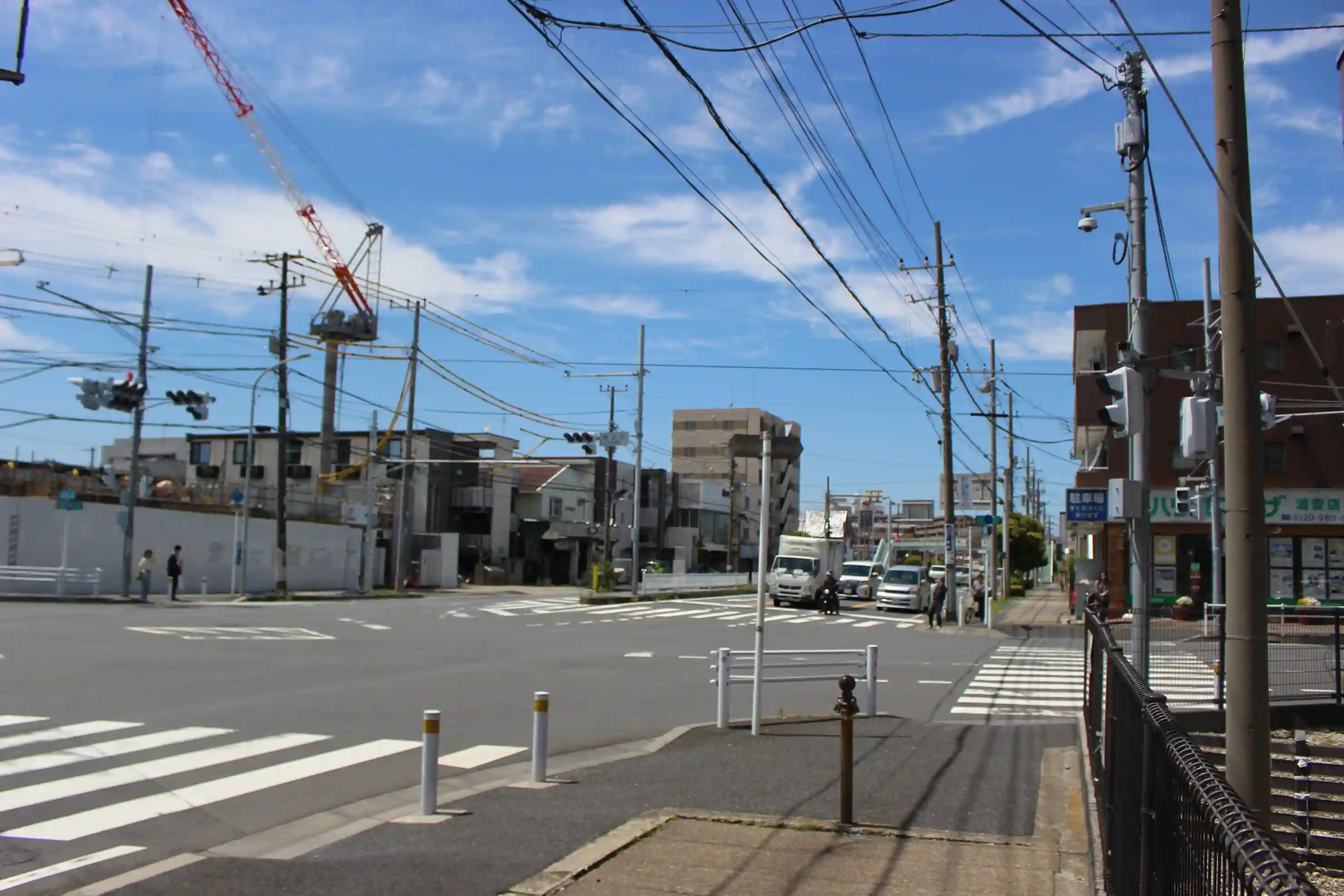 南行徳のバイパスと交わる大きな交差点。こちらの信号もまっすぐ渡ります。