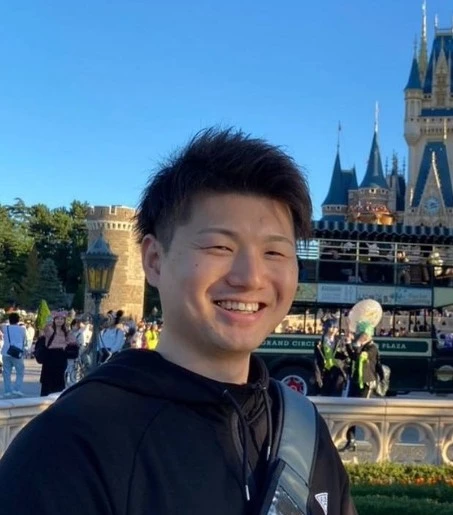 南行徳エリアの完全個室パーソナルジム REVOISTを担当するトレーナー、伊丹弾のプロフィール画像。