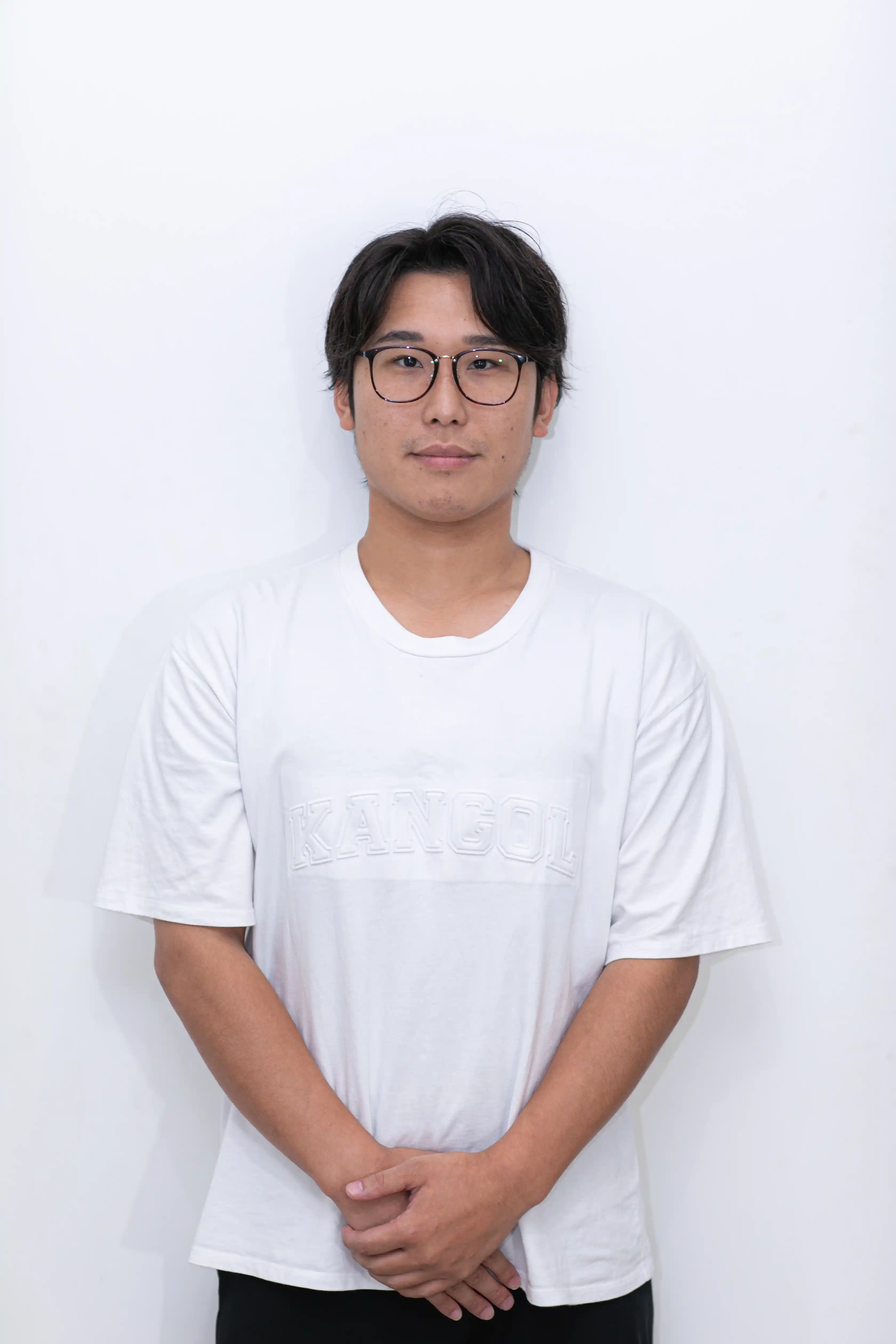 南行徳エリアの完全個室パーソナルジム REVOISTを担当するトレーナー、岩本大輝のプロフィール画像。