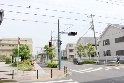 妙典駅近くの公園がある交差点。ここを左に曲がります。