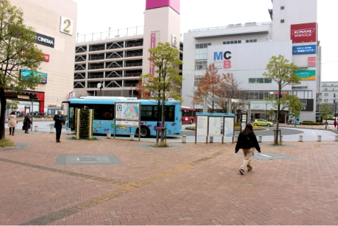 妙典駅のイオン側にあるバスロータリー。パーソナルジム REVOIST 妙典イオン前店へはこちらに出ます。