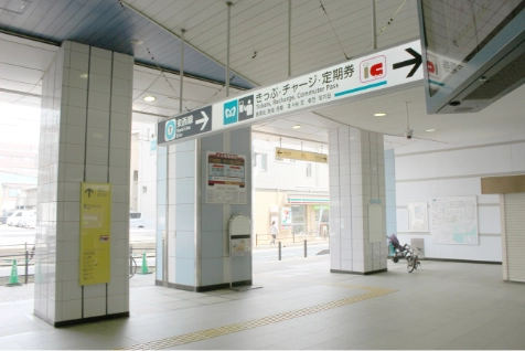 東京メトロ東西線「妙典駅」の改札風景。パーソナルジム REVOIST 妙典塩焼店へは右側の改札を出ます。