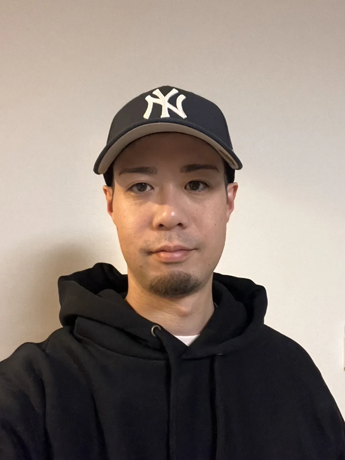 妙典エリアの完全個室パーソナルジム REVOISTを担当するトレーナー、箕輪匠悟のプロフィール画像。