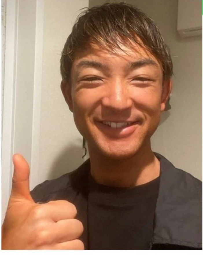 妙典エリアの完全個室パーソナルジム REVOISTを担当するトレーナー、佐野良樹のプロフィール画像。