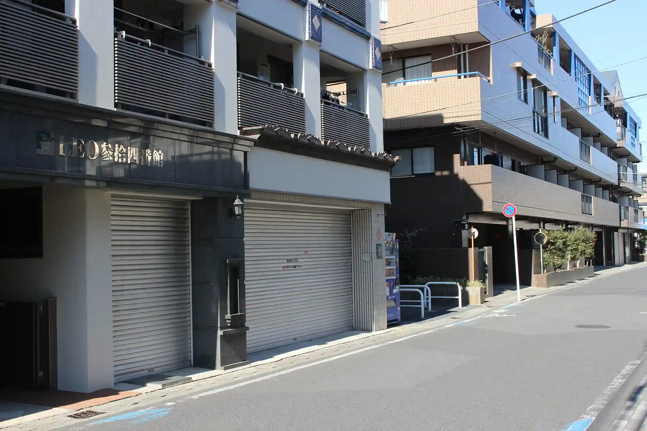 パーソナルジム REVOIST 浦安北栄店が入るLEO参拾四番館の外観。