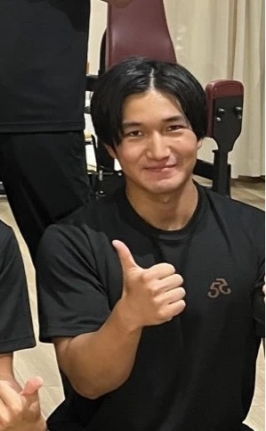 浦安エリアの完全個室パーソナルジム REVOISTを担当するトレーナー、柳田和樹のプロフィール画像。