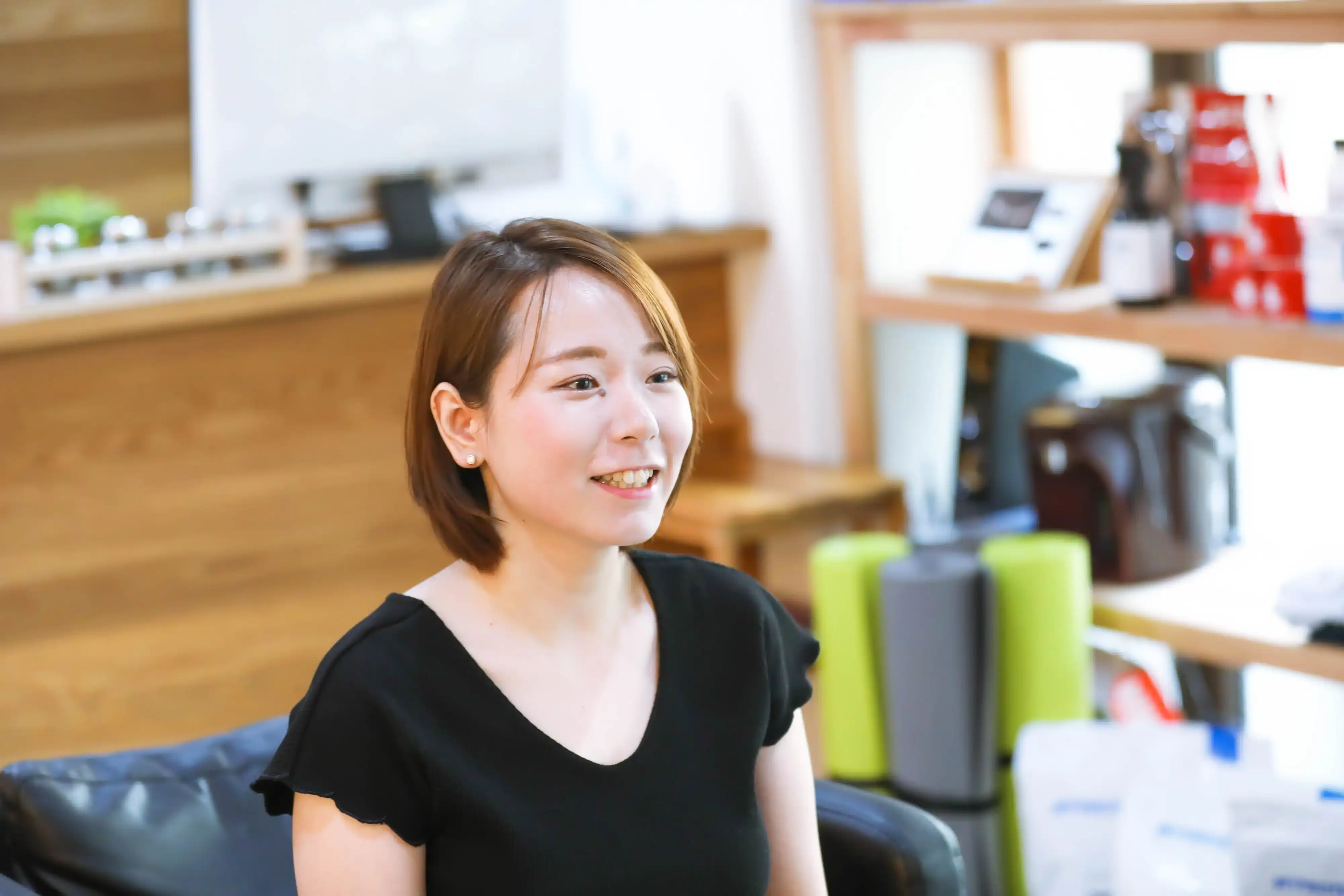 パーソナルジムREVOIST（レボイスト）会員様の声：大手ジムから乗り換えて全身のサイズダウンと小顔に成功した20代女性のインタビュー画像